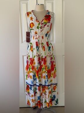 Me 2 Magic White Floral Maxi Dress Medium